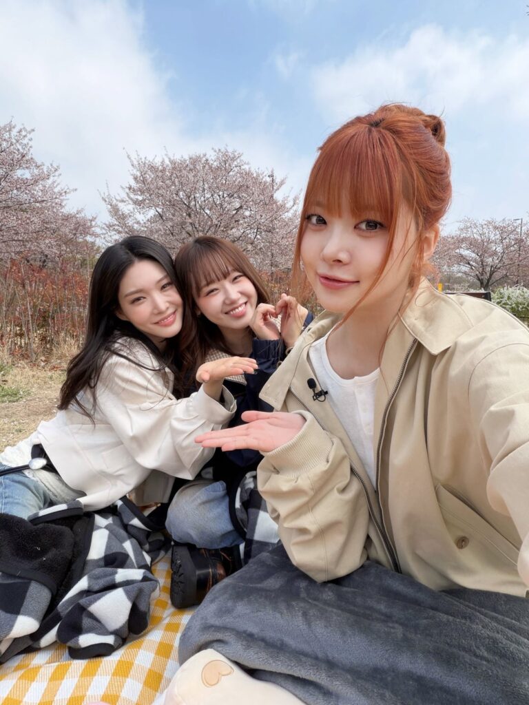 260423 تحديث تويتر لـ Eunchae's Star Diary (2) - Hong Eunchae مع IOI Chungha & Yoojung