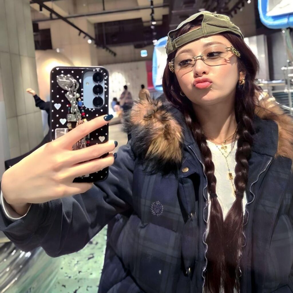 ما هي حافظة الهاتف والسحر الذي يستخدمه Yunjin؟