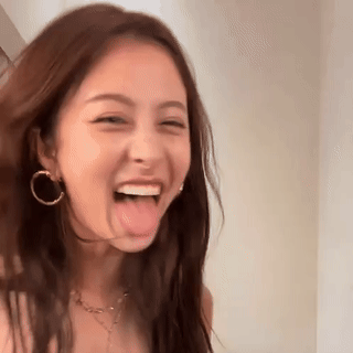 هل يعرف أحد المصدر الأصلي للصورة؟