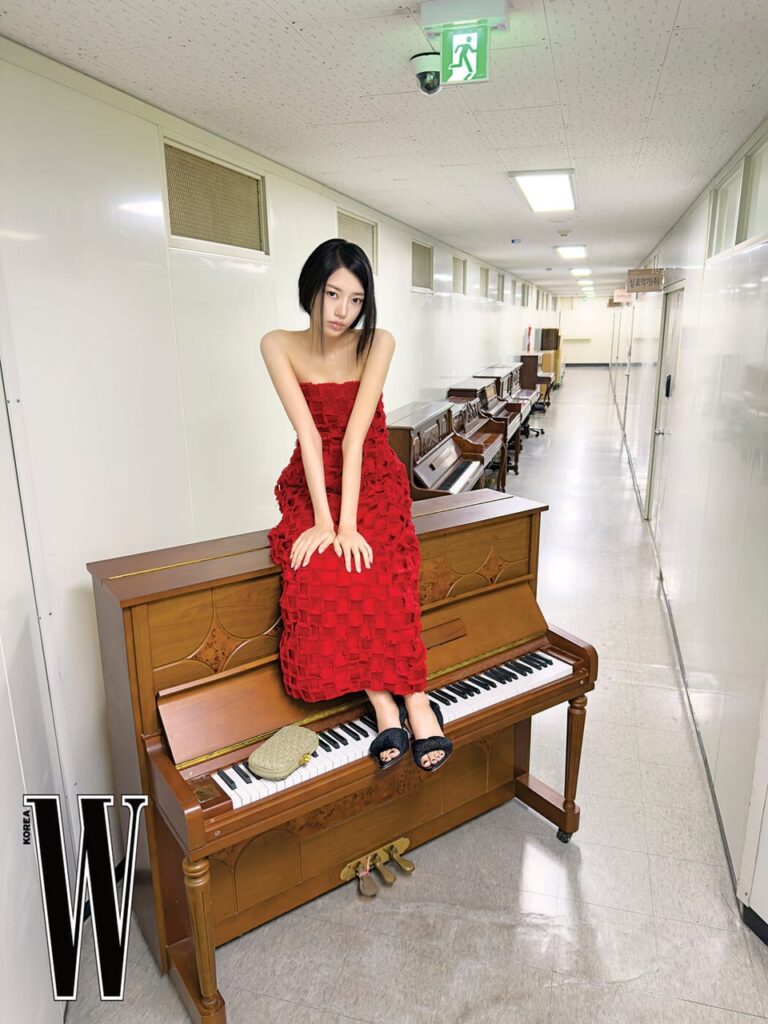 MEOVV Sooin - W Korea x Bottega Veneta (إصدار مايو 2026 مصور)