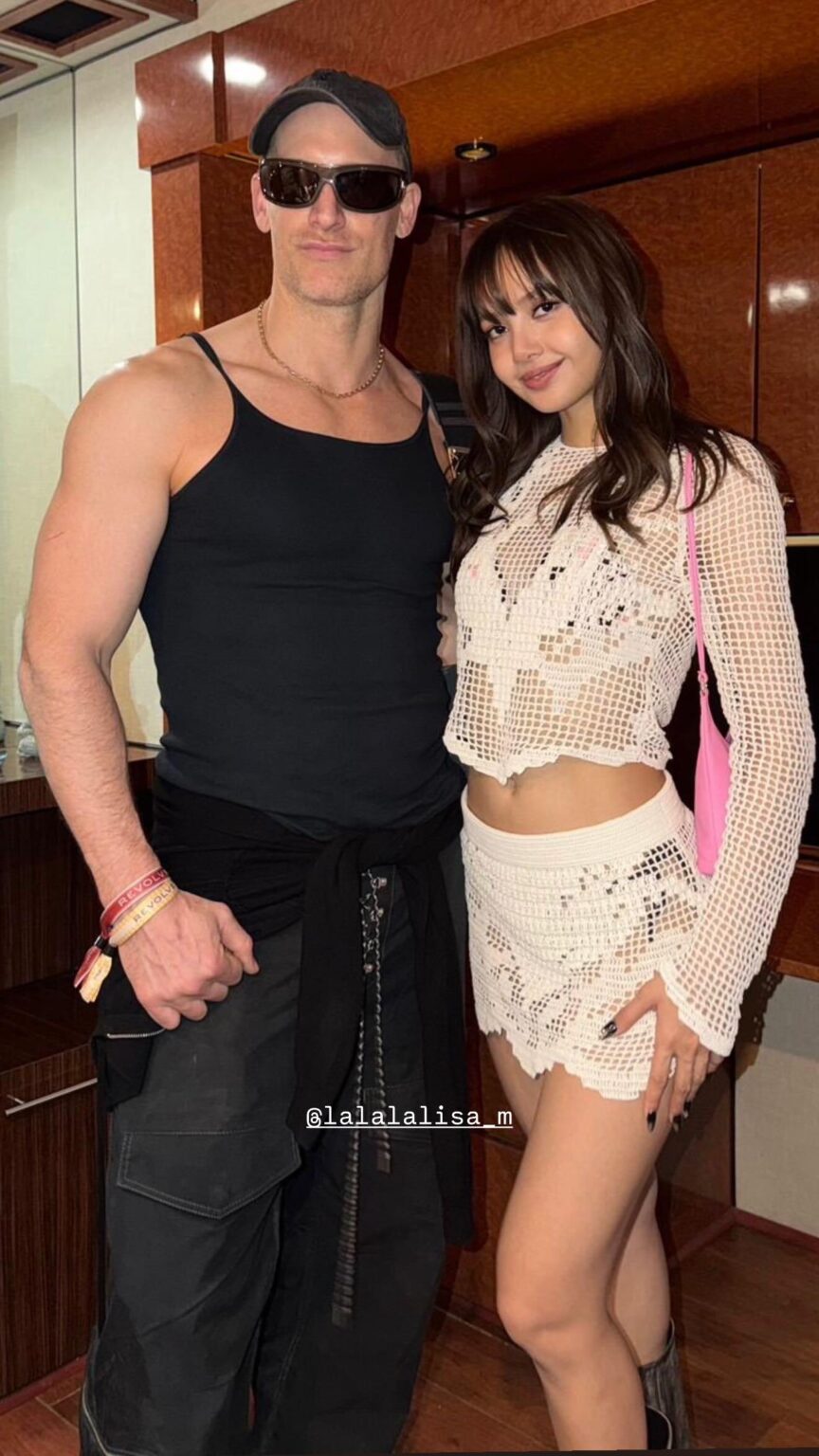 260414 d______lee تحديث قصة IG مع ليزا