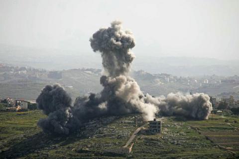 حزب الله يقول إنه "استهدف دبّابة ميركافا" في بلدة رشاف جنوب لبنان، والجيش الإسرائيلي يعلن شن ضربات على أهداف لحزب الله في منطقة صور
