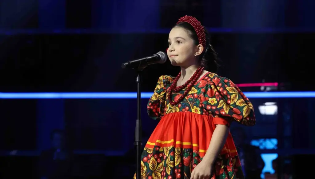 الطفلة إيميليا تخطف الأضواء في 'The Voice Kids'… ورقصتها تتحوّل إلى ترند (فيديو)