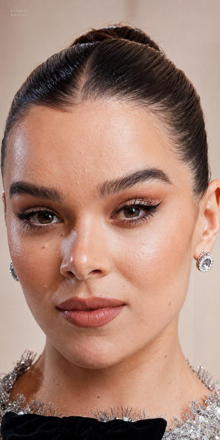 Hailee Steinfeld Hailee Steinfeld