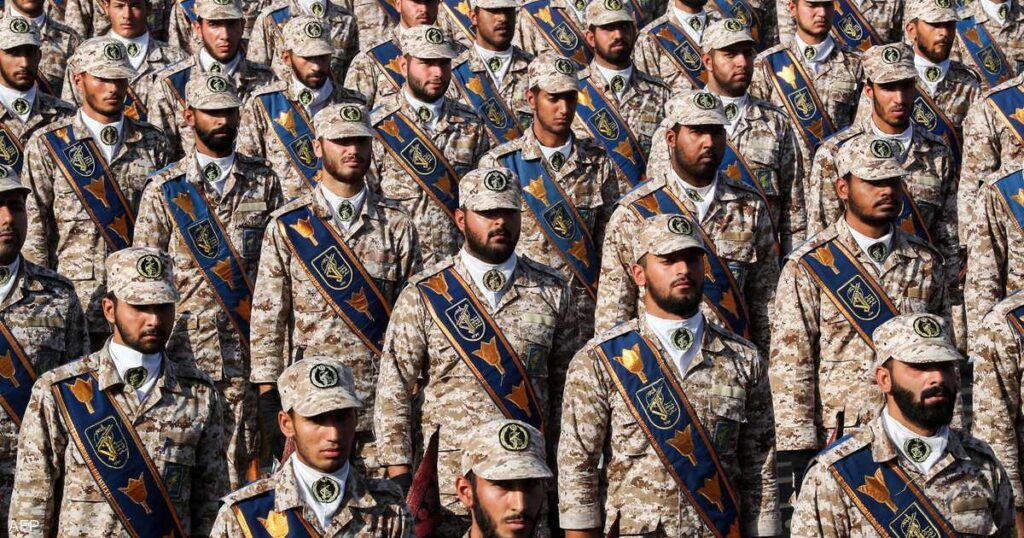 الحرس الثوري يحكم قبضته.. طهران تتفاوض بيد وتعطل بالأخرى