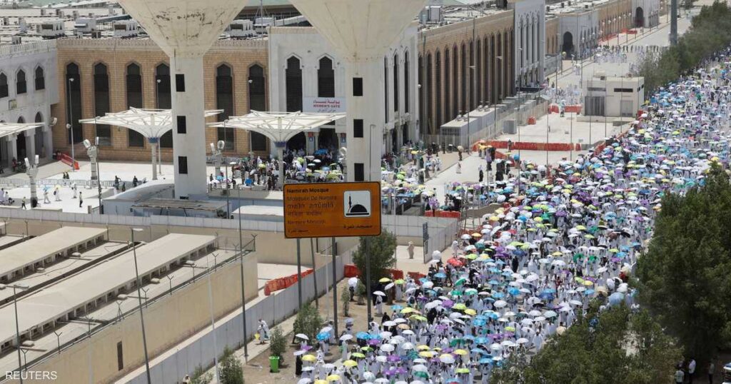 حجاج بيت الله ينفرون إلى مزدلفة بعد أداء ركن الحج الأعظم حجاج بيت الله ينفرون إلى مزدلفة بعد أداء ركن الحج الأعظم