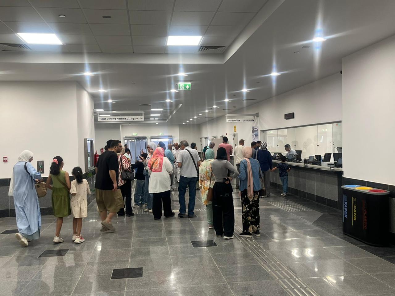 محطة قطارات مونوريل شرق النيل في الجمعة الأولى للتشغيل محطة قطارات مونوريل شرق النيل في الجمعة الأولى للتشغيل