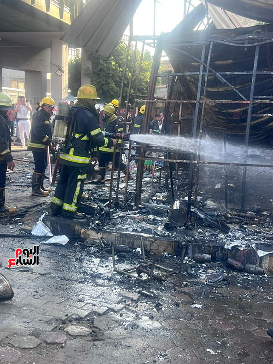  السيطرة الكاملة على الحريق الذي اندلع بكشك تجاري بمنطقة الفجالة  (5)