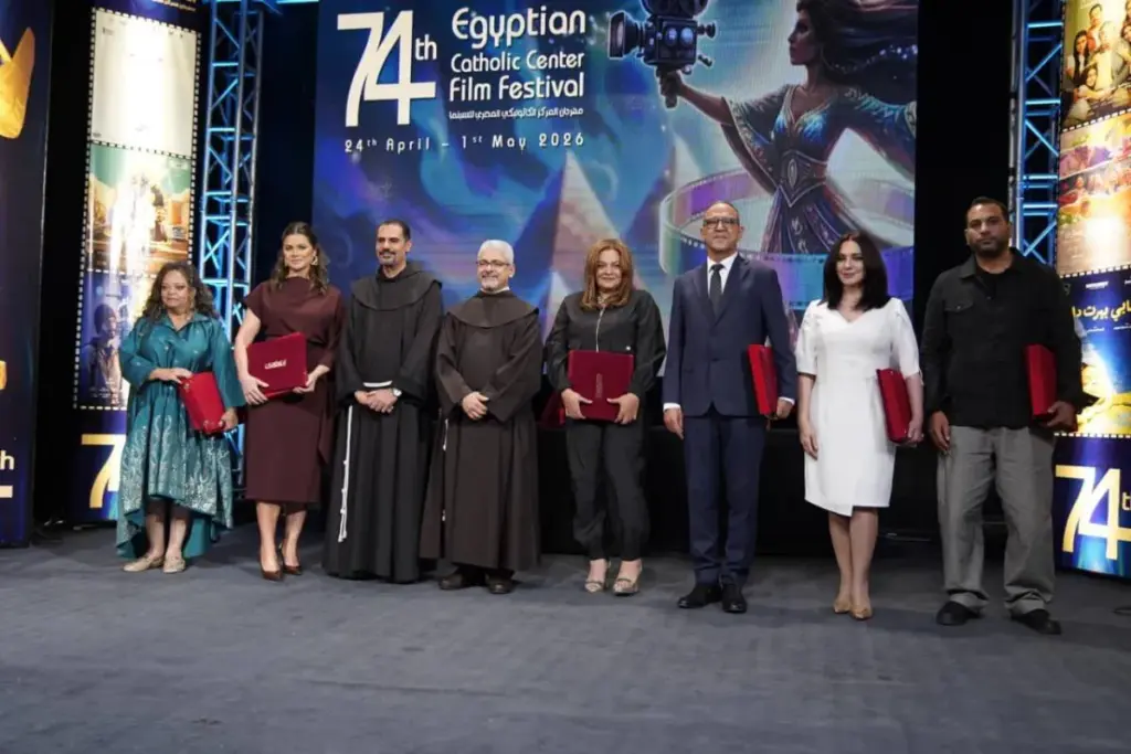 فيلم «دخل الربيع يضحك» يحصد 8 جوائز