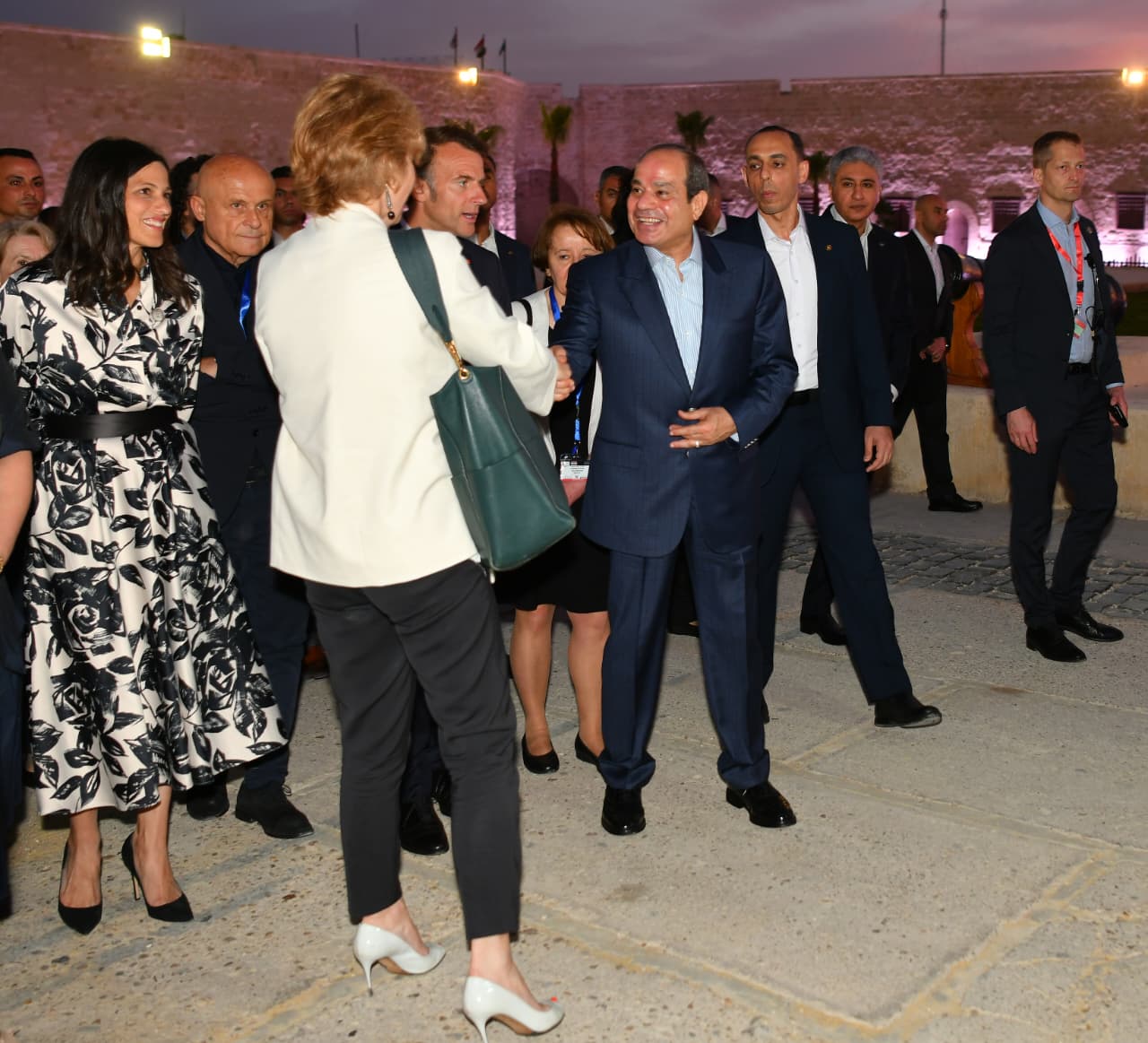 الرئيس السيسى يصطحب ماكرون فى جولة تفقدية بالإسكندرية (2)