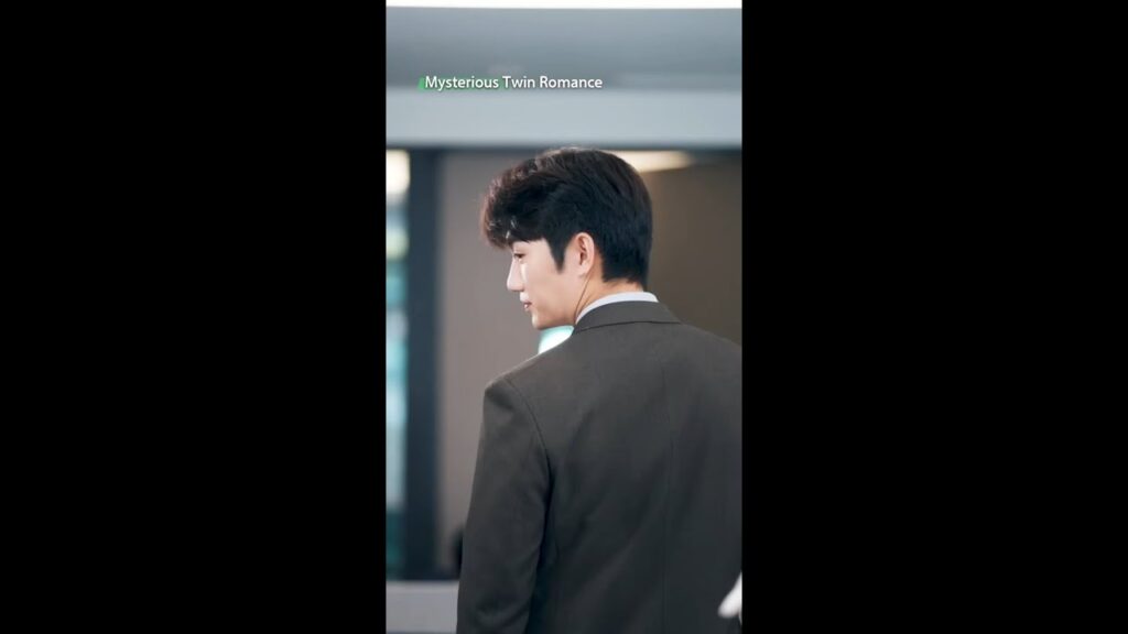 😳💫 هذا الشخص يبدو مألوفًا  #verticaldrama #shortdrama #mustwatch#MicroDrama #cdrama