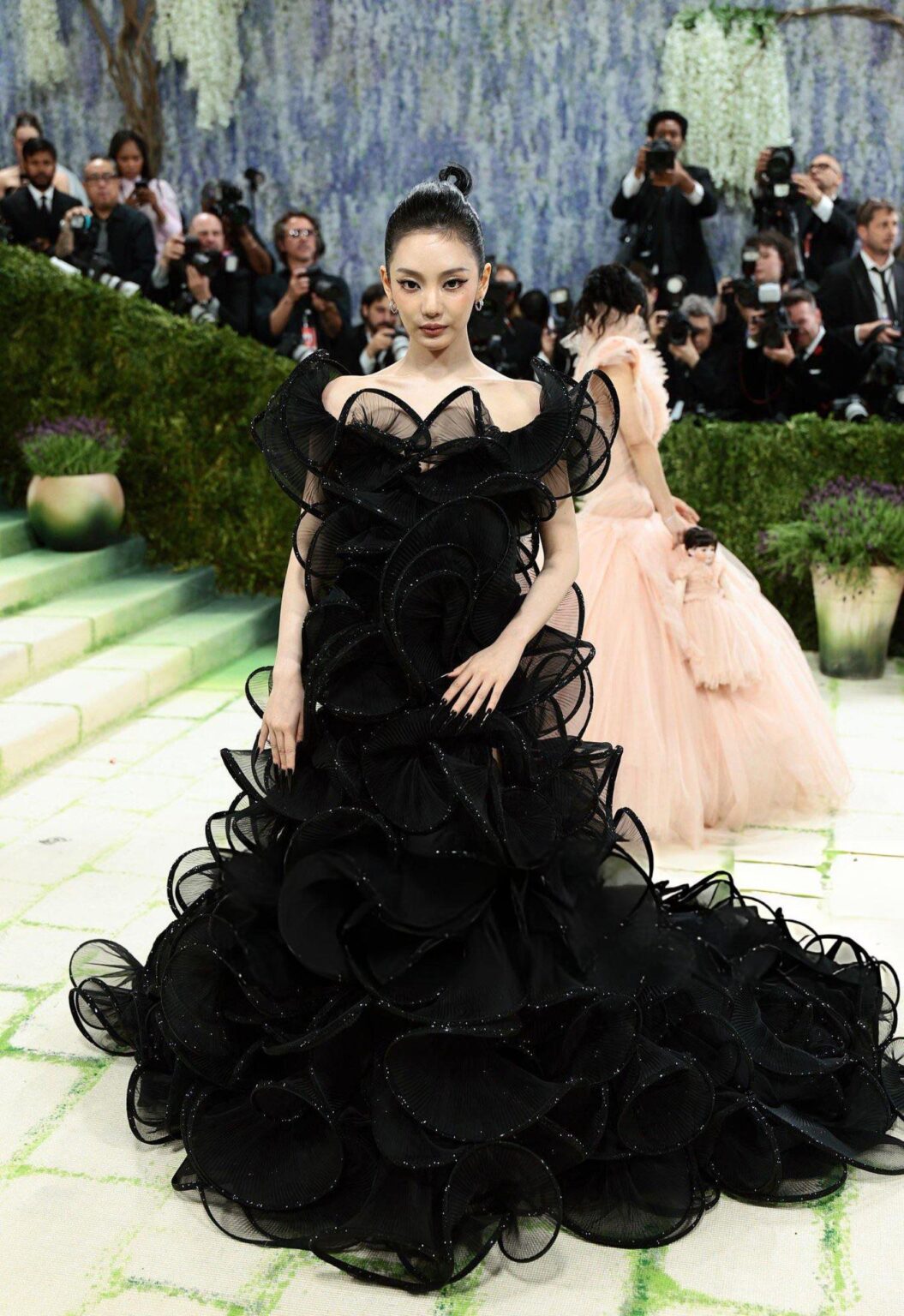 Ningning (aespa) تظهر لأول مرة رسميًا في Met Gala في 2026 Met Gala