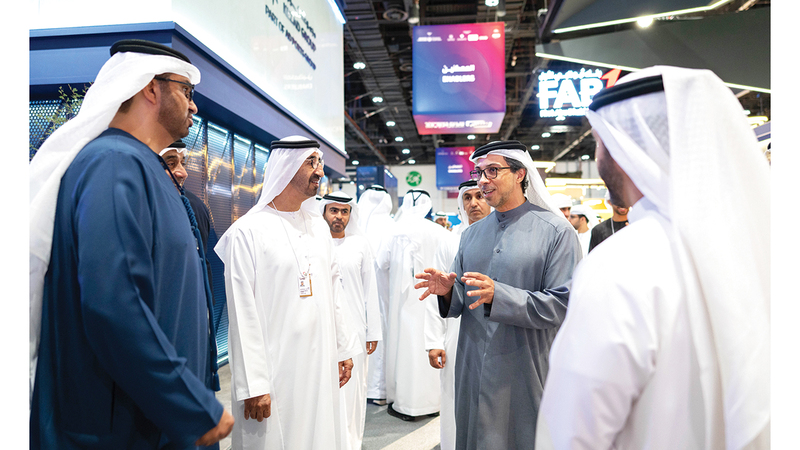 منصور بن زايد تفقد عدداً من أجنحة الجهات المشاركة في منصة &laquo;اصنع في الإمارات&raquo;. وام