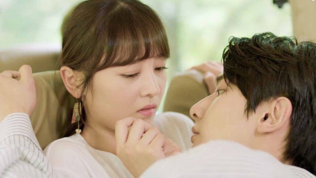 عندما يركب في المواصلات لاول مرة ( الوقوع في الحب | Fall in Love ) YOUKU