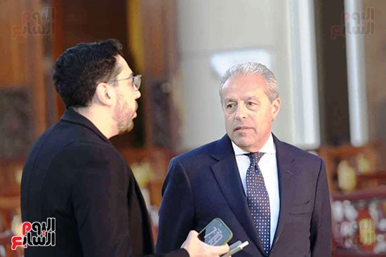 خالد الدرندلى نائب رئيس اتحاد الكرة يقدم واجب العزاء
