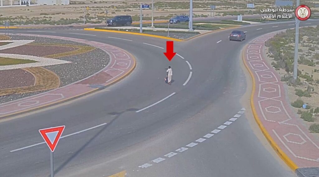 شرطة أبوظبي تحذر من الاستخدام الخاطئ للسكوتر (فيديو)