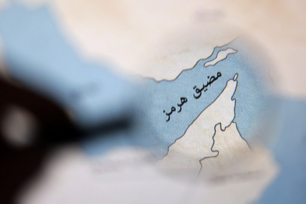 جيش إيران: سفن الدول الملتزمة بعقوبات أمريكا ستواجه صعوبات في عبور هرمز