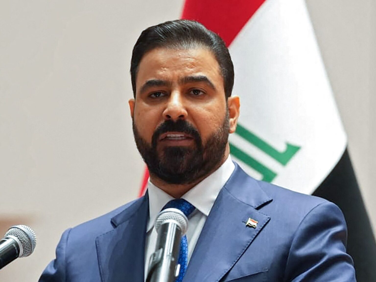 رئيس الوزراء العراقي يتعهد بتعزيز العلاقات العربية والإقليمية والدولية