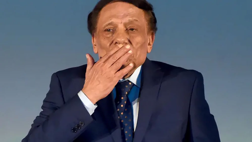 مفاجأة كبيرة للجمهور العربي .. عادل إمام يعود قريباً بـ "صندوق ذكريات"
