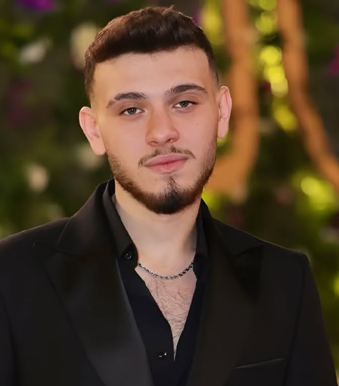 الفنان الشامي ينهي معاناة "طفل البسكويت" ويشتري له منزلاً
