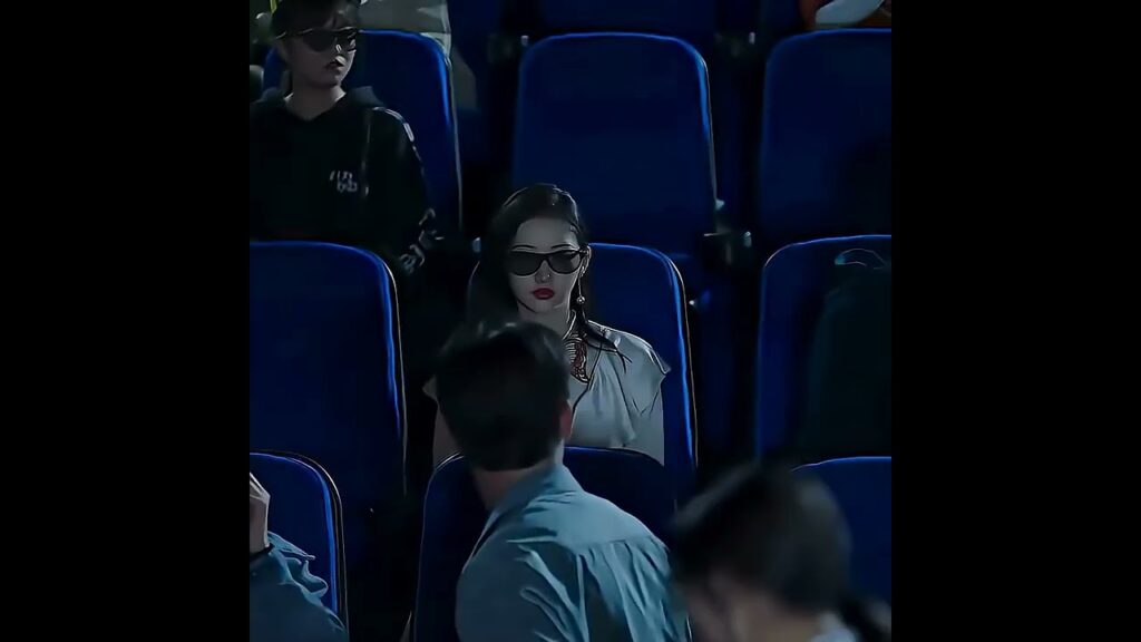 موعد السينما تحول الى كابوس 😂 #vinzhang #jingtian #rattan #youku #司藤 #shorts #راتان  #zhangbinbin