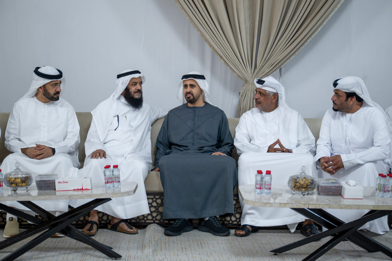 ذياب بن محمد بن زايد يقدِّم واجب العزاء في وفاة والدة الشهيد سعيد أحمد المري
