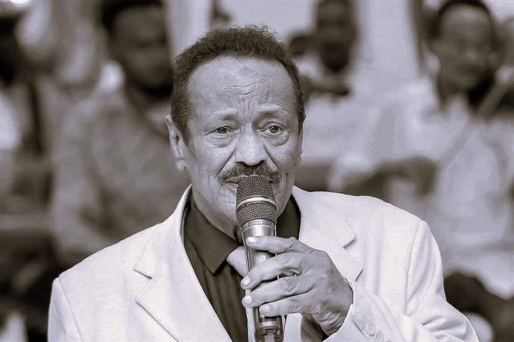 وفاة الفنان السوداني صاحب "صياد النجوم" مجذوب أونسة في حادث سير