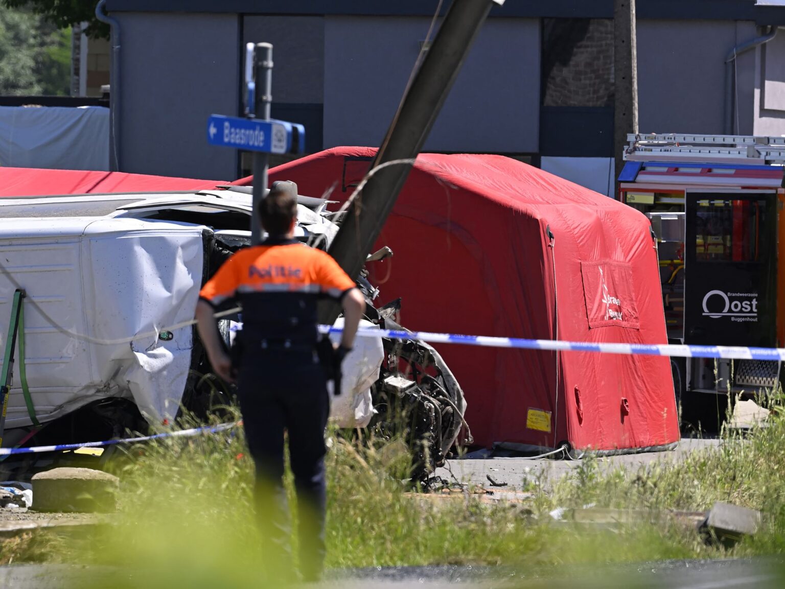 مقتل 4 في حادث تصادم بين قطار وحافلة مدرسية في بلجيكا مقتل 4 في حادث تصادم بين قطار وحافلة مدرسية في بلجيكا