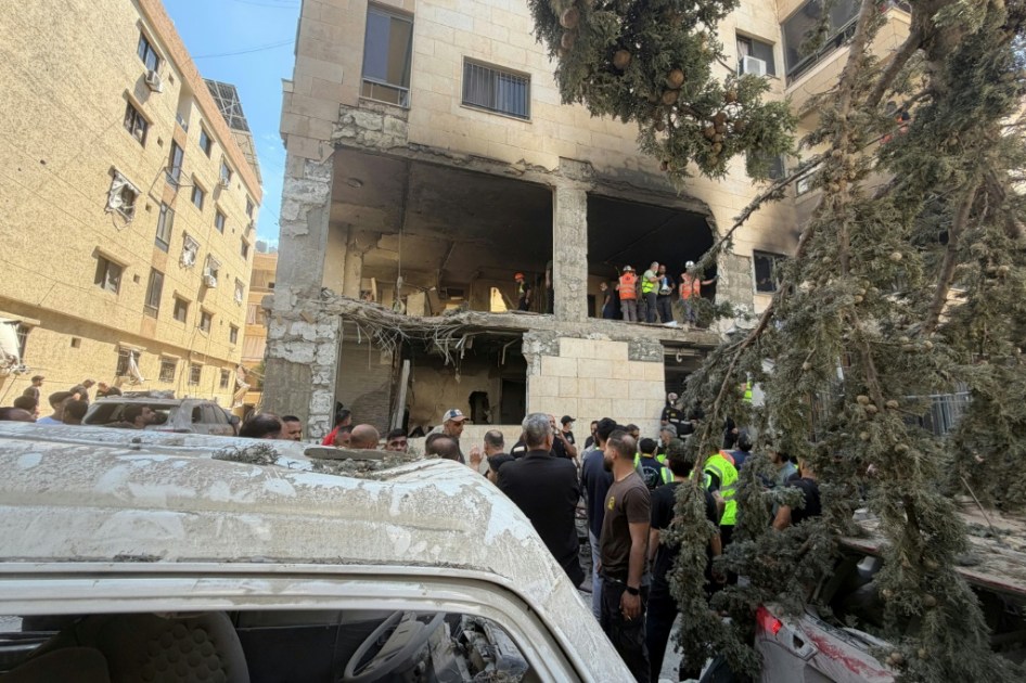 مقتل 17 شخصا على الأقل في غارات إسرائيلية على جنوب لبنان وقرب بيروت مقتل 17 شخصا على الأقل في غارات إسرائيلية على جنوب لبنان وقرب بيروت