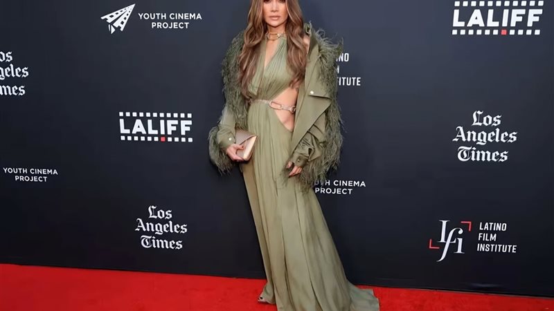 جينيفر لوبيز تخطف الأنظار في LALIFF 2026 بإطلالة جريئة وتُكرّم بجائزة “Adelante” جينيفر لوبيز تخطف الأنظار في LALIFF 2026 بإطلالة جريئة وتُكرّم بجائزة “Adelante”
