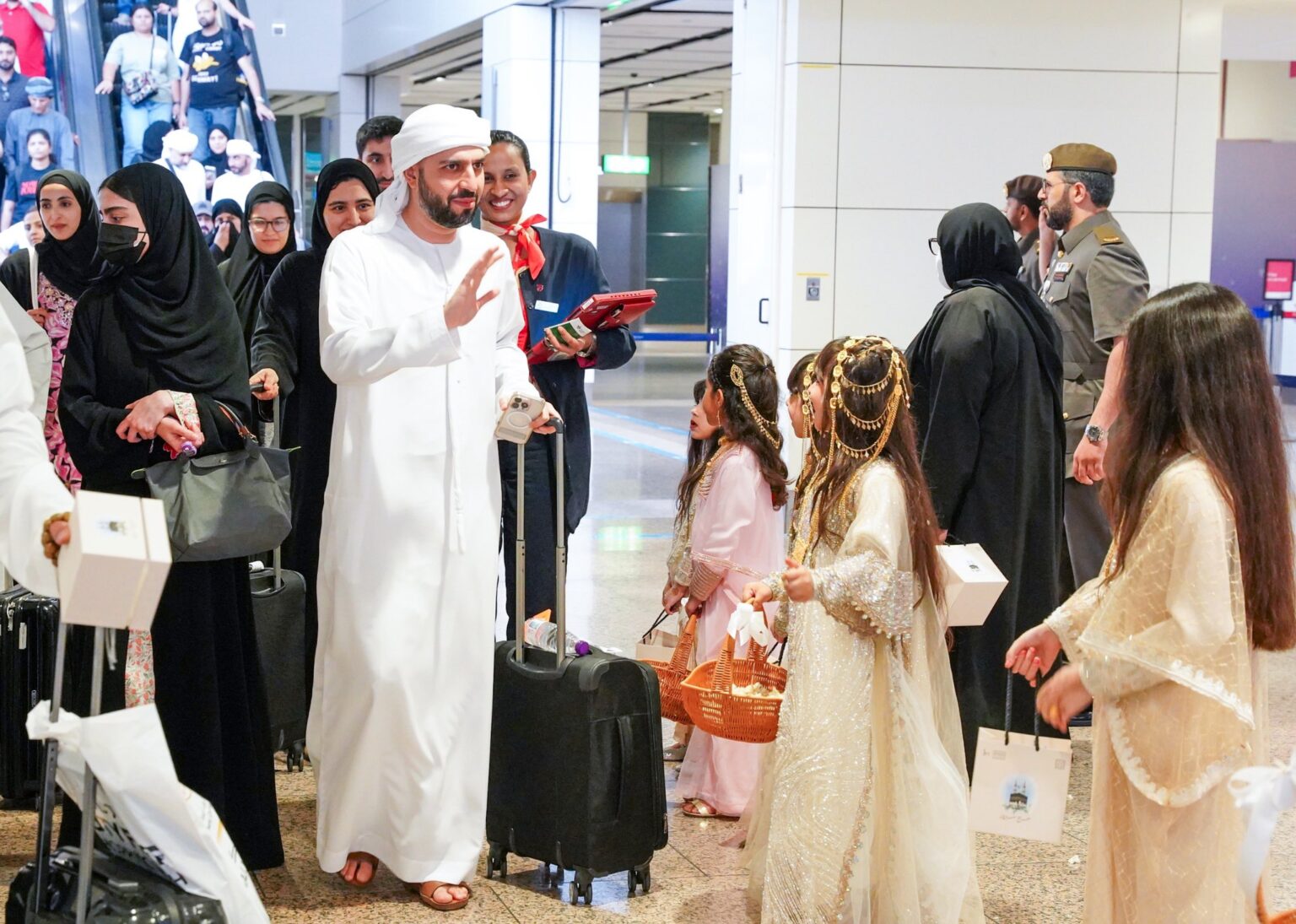 دبي تستقبل الحجاج العائدين إلى الدولة بختم “الإمارات ترحب بعودة الحجاج” دبي تستقبل الحجاج العائدين إلى الدولة بختم "الإمارات ترحب بعودة الحجاج"