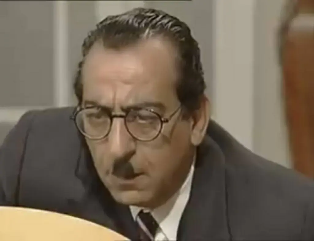 «الصالة كانت بتتهز من فرحتنا».. ابنة أحمد راتب تكشف كواليس مكالمة غيرت حياتهم بعد مسلسل «أم كلثوم» أحمد راتب في شخصية الصبجي بمسلسل "أم كلثوم" - صورة أرشيفية