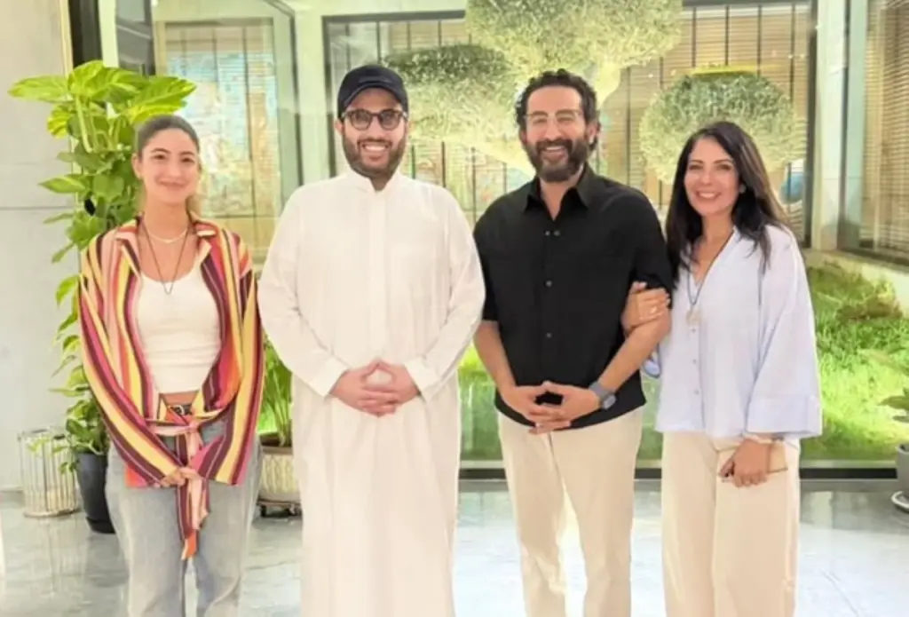 «هتخربوا الريجيم».. تركي آل الشيخ يتناول العشاء في منزل أحمد حلمى ومنى زكي (فيديو) تركي آل الشيخ في منزل حلمي ومنى