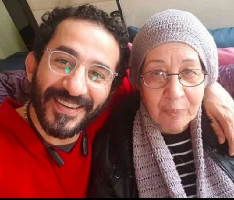 كلمات لا تُنسى.. الجمهور يستعيد تصريحات أحمد حلمي عن والدته - صورة 1