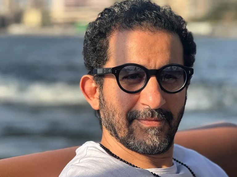 كلمات لا تُنسى.. الجمهور يستعيد تصريحات أحمد حلمي عن والدته - صورة 2