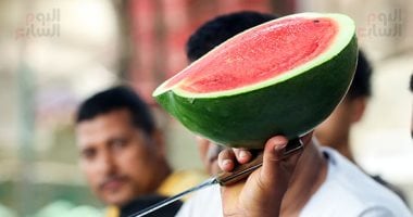 تجنب شرب الماء مباشرة بعد تناول البطيخ والشمام لهذا السبب