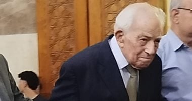 رشوان توفيق من جنازة عبد الرحمن أبو زهرة: فنان شريف وصديق عمر