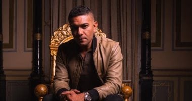 ساب عربيته ونزلهم.. آسر ياسين في وصلة رقص مع عروسين بالشارع "فيديو"