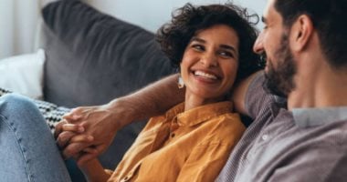 ثنائيات أبراج يزيد توافقها بعد سن الأربعين.. النضج والخبرة بتفرق