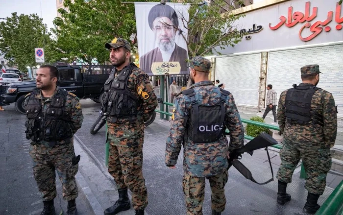 صحيفة المرصد - يطبقون قوانين الحجاب الصارمة ويفتشون السيارات.. انتشار دوريات لـ"الحشد الشعبي العراقي" في إيران