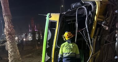 إصابة 9 أشخاص إثر انقلاب أتوبيس من أعلى كوبرى الأباجية..فيديو وصور