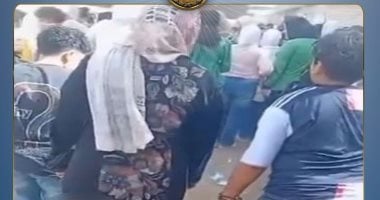 القبض على أم قيدت نجلها بسلسلة حديدية أثناء ذهابه للمدرسة القبض على أم قيدت نجلها بسلسلة حديدية أثناء ذهابه للمدرسة