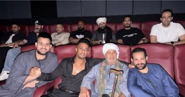 محمد رمضان يستضيف 3 صعايدة لمشاهدة فيلم أسد بعد منعهم من دخول عرضه