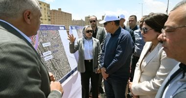 رئيس الوزراء يتفقد محور عمرو بن العاص ويوجه الشكر لجميع العاملين بالمشروع رئيس الوزراء يتفقد محور عمرو بن العاص ويوجه الشكر لجميع العاملين بالمشروع