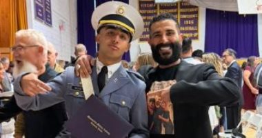 أحمد سعد يحتفل بتخرج ابنه ويهديه سيارة.. فيديو أحمد سعد يحتفل بتخرج ابنه ويهديه سيارة.. فيديو
