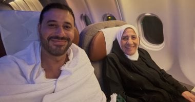 أحمد السعدنى يوثق أداء مناسك الحج بصحبة والدته فى 6 صور أحمد السعدنى يوثق أداء مناسك الحج بصحبة والدته فى 6 صور