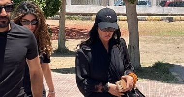منى زكي تصل مسجد ناصر للمشاركة في جنازة والدة زوجها ببنها.. صور منى زكي تصل مسجد ناصر للمشاركة في جنازة والدة زوجها ببنها.. صور