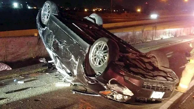 جثة و4 مصابين من أسرة واحدة فى حادث انقلاب سيارة بالمنيا