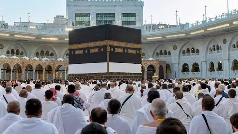 من مخيمات منى.. كيف ضمنت بعثة السياحة حقوق ضيوف الرحمن؟ (حوار)