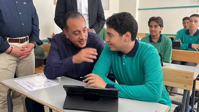 بعد سؤال رئيس الوزراء لطالب.. ما يجب أن تعرفه عن البورصة بعد سؤال رئيس الوزراء لطالب.. ما يجب أن تعرفه عن البورصة
